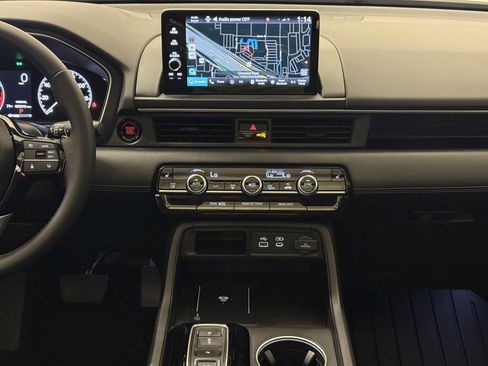 New 2025 Honda Pilot Touring image 13