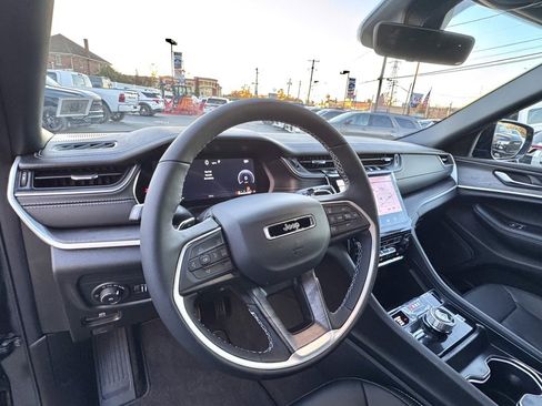 New 2025 Jeep Grand Cherokee Limited w/ MOPAR Finishing Package image 12