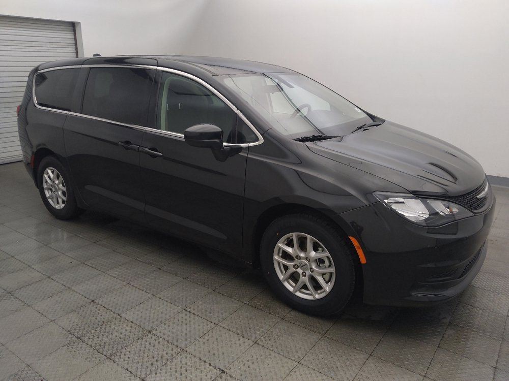 Used 2022 Chrysler Voyager LX FWD image 11