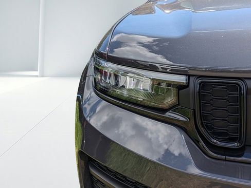 New 2025 Jeep Grand Cherokee Altitude image 8