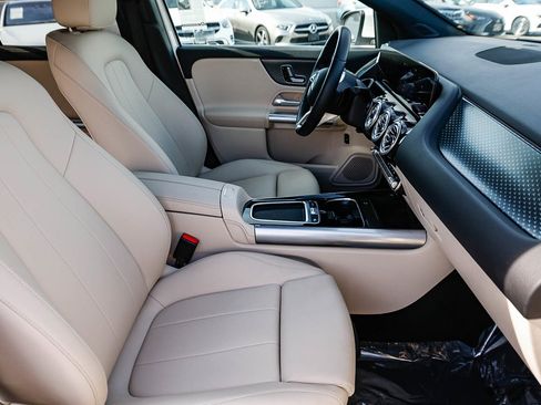 Used 2025 Mercedes-Benz GLA 250 4MATIC image 17