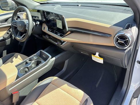 New 2026 Chevrolet Equinox ACTIV w/ Convenience Package III FWD image 30