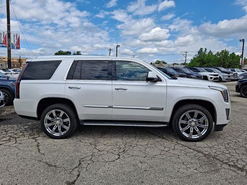 Used 2017 Cadillac Escalade Luxury AWD/4WD image 7