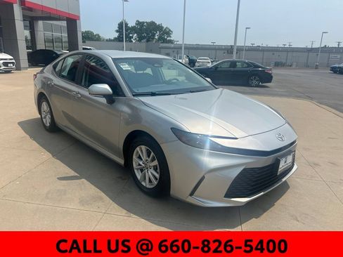 Used 2025 Toyota Camry LE FWD image 4