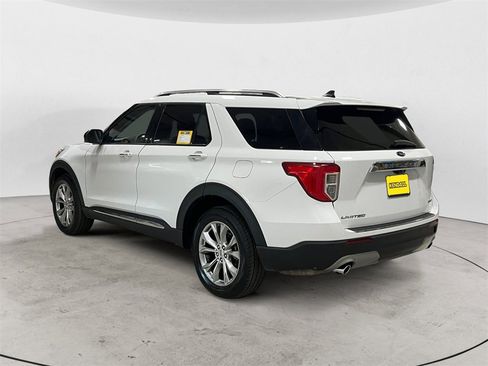 Certified 2024 Ford Explorer Limited image 3