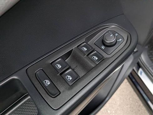 Used 2024 Volkswagen Taos SE w/ Panoramic Sunroof Package FWD image 26