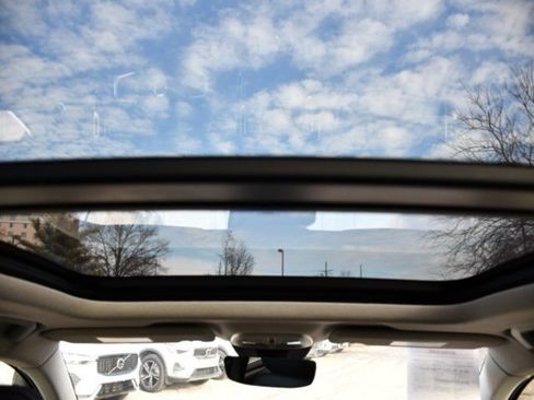 Certified 2025 Volvo XC40 B5 Plus image 25