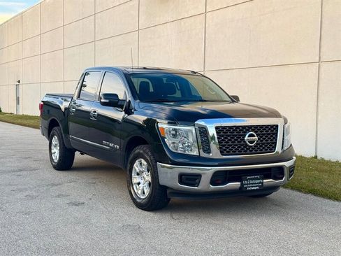 Used 2018 Nissan Titan SV AWD/4WD image 4