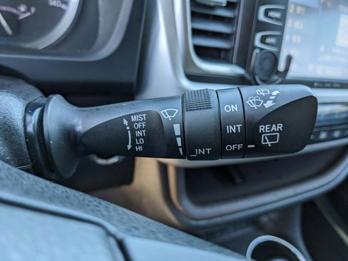 Used 2018 Toyota Highlander XLE image 27