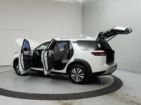 Used 2023 Nissan Pathfinder SL FWD image 13
