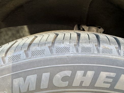 Used 2025 Mercedes-Benz GLC 300 4MATIC image 12