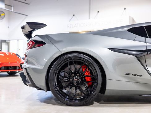 Used 2024 Chevrolet Corvette Z06 w/ Z07 Performance Package RWD image 24