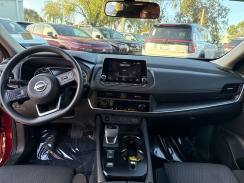 Used 2024 Nissan Rogue SV image 12