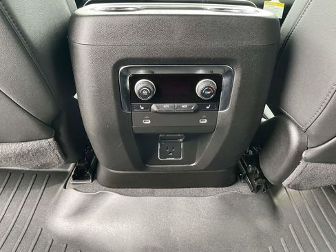 Used 2024 Chevrolet Suburban Z71 w/ Luxury Package AWD/4WD image 16