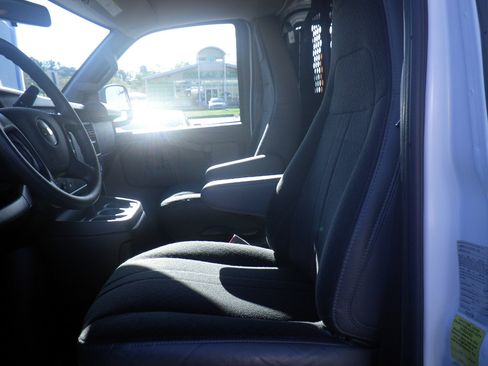 Used 2024 Chevrolet Express 2500 w/ Driver Convenience Package image 14