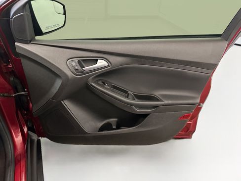 Used 2017 Ford Focus SE image 32