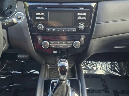 Used 2017 Nissan Rogue SV w/ Midnight Edition Package AWD/4WD image 22