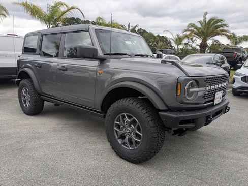 New 2025 Ford Bronco Badlands image 3