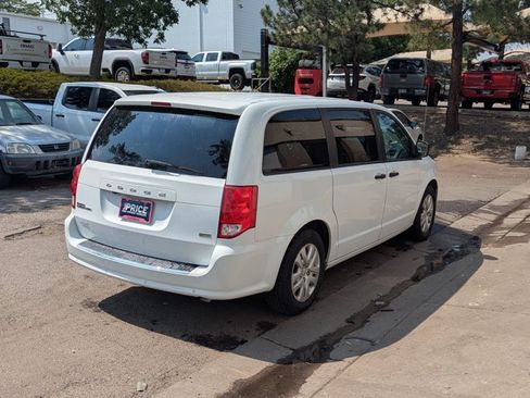 Used 2019 Dodge Grand Caravan SE w/ Rear Park Assist Package FWD image 5