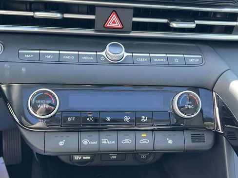 Certified 2023 Hyundai Elantra Limited image 29