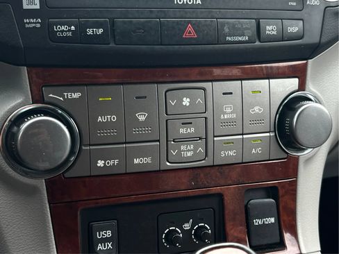 Used 2011 Toyota Highlander Limited w/ Tow Pkg AWD/4WD image 39