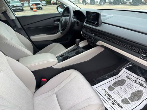 Used 2023 Honda Accord EX image 12