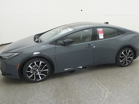 New 2025 Toyota Prius Plug-In Hybrid image 5