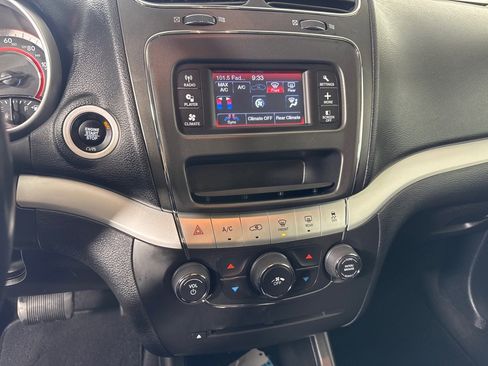 Used 2020 Dodge Journey SE w/ SE Popular Equipment Group image 17