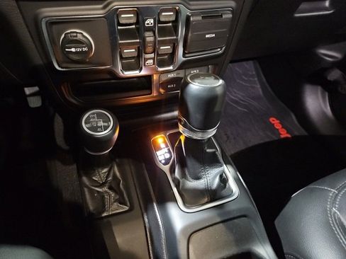 Used 2021 Jeep Wrangler Unlimited Sahara image 27