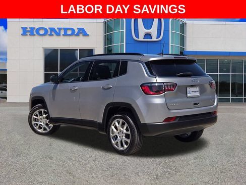 Used 2022 Jeep Compass Latitude AWD/4WD image 5