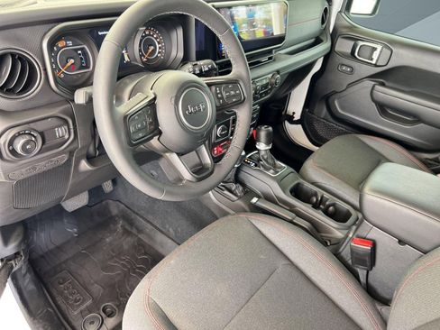 Used 2025 Jeep Wrangler Unlimited Rubicon w/ Safety Group image 4