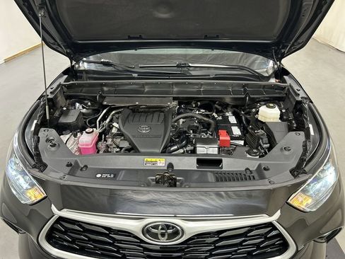 Used 2023 Toyota Highlander XLE AWD/4WD image 25