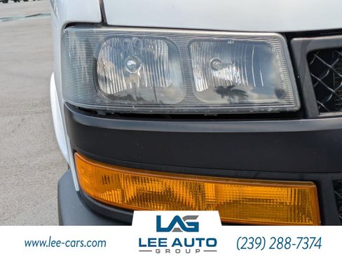 Used 2022 Chevrolet Express 3500 Extended w/ Driver Convenience Package RWD image 9