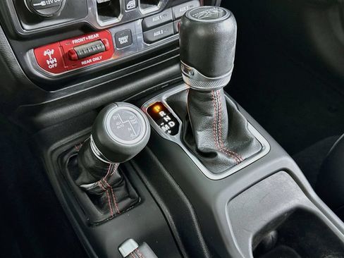 Used 2023 Jeep Wrangler Unlimited Rubicon 4xe AWD/4WD image 21