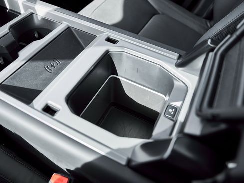 Used 2025 Land Rover Defender 110 V8 image 65