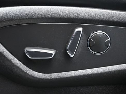 Used 2023 Lincoln Nautilus Reserve FWD image 11