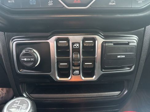 Used 2022 Jeep Wrangler Unlimited Sahara w/ Cold Weather Group image 21