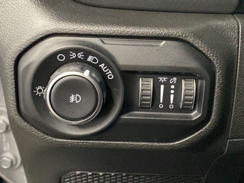 Used 2020 Jeep Wrangler Unlimited Sahara AWD/4WD image 28