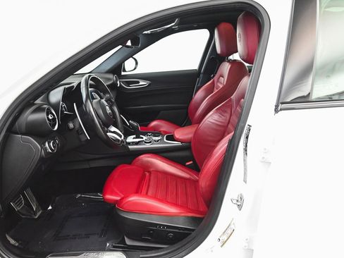 Used 2022 Alfa Romeo Giulia Veloce image 30