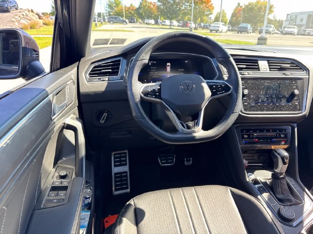 Used 2024 Volkswagen Tiguan SE R-Line AWD/4WD image 20