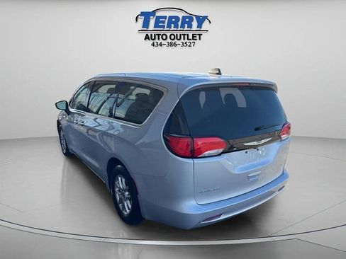 Used 2024 Chrysler Voyager LX image 5