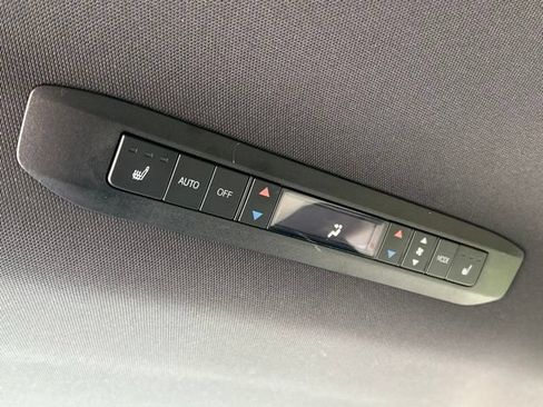 Used 2025 Toyota Sienna Platinum AWD/4WD image 30