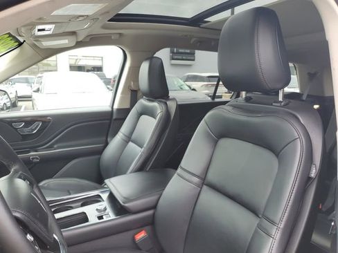 Used 2023 Lincoln Aviator AWD w/ Premium Package image 10