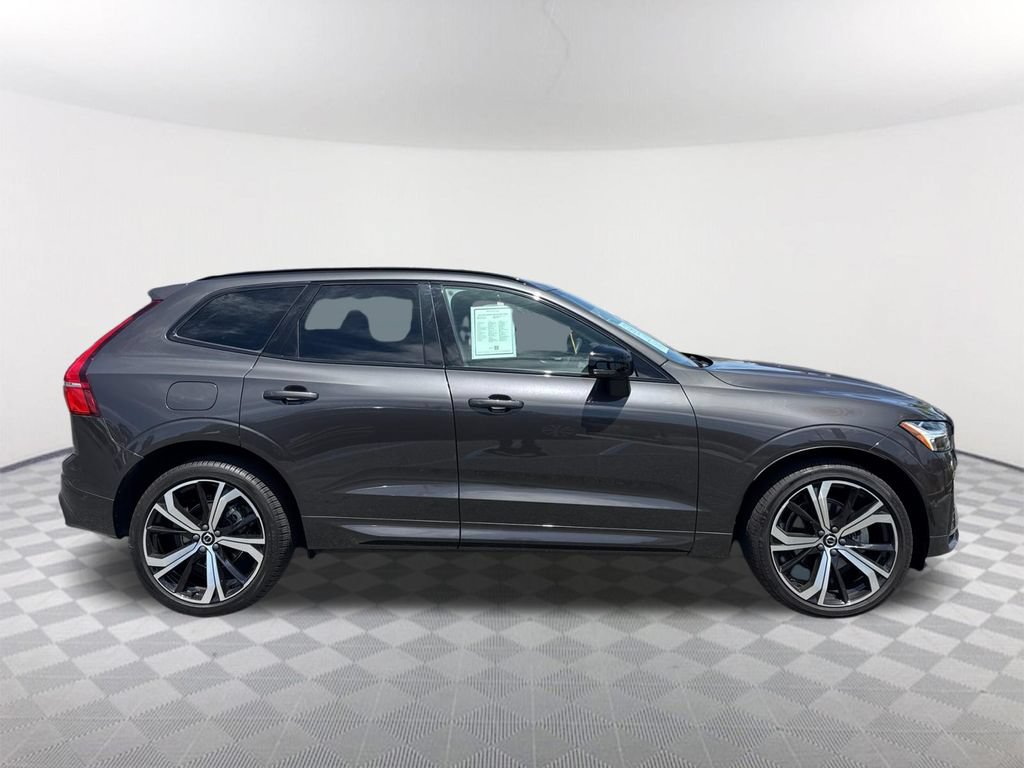 Used 2023 Volvo XC60 B5 Ultimate w/ Climate Package AWD/4WD image 3