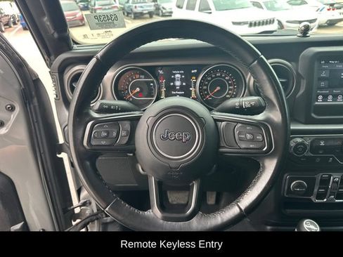 Used 2022 Jeep Gladiator Sport AWD/4WD image 13
