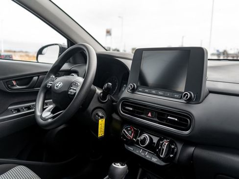 Used 2022 Hyundai Kona SE image 11