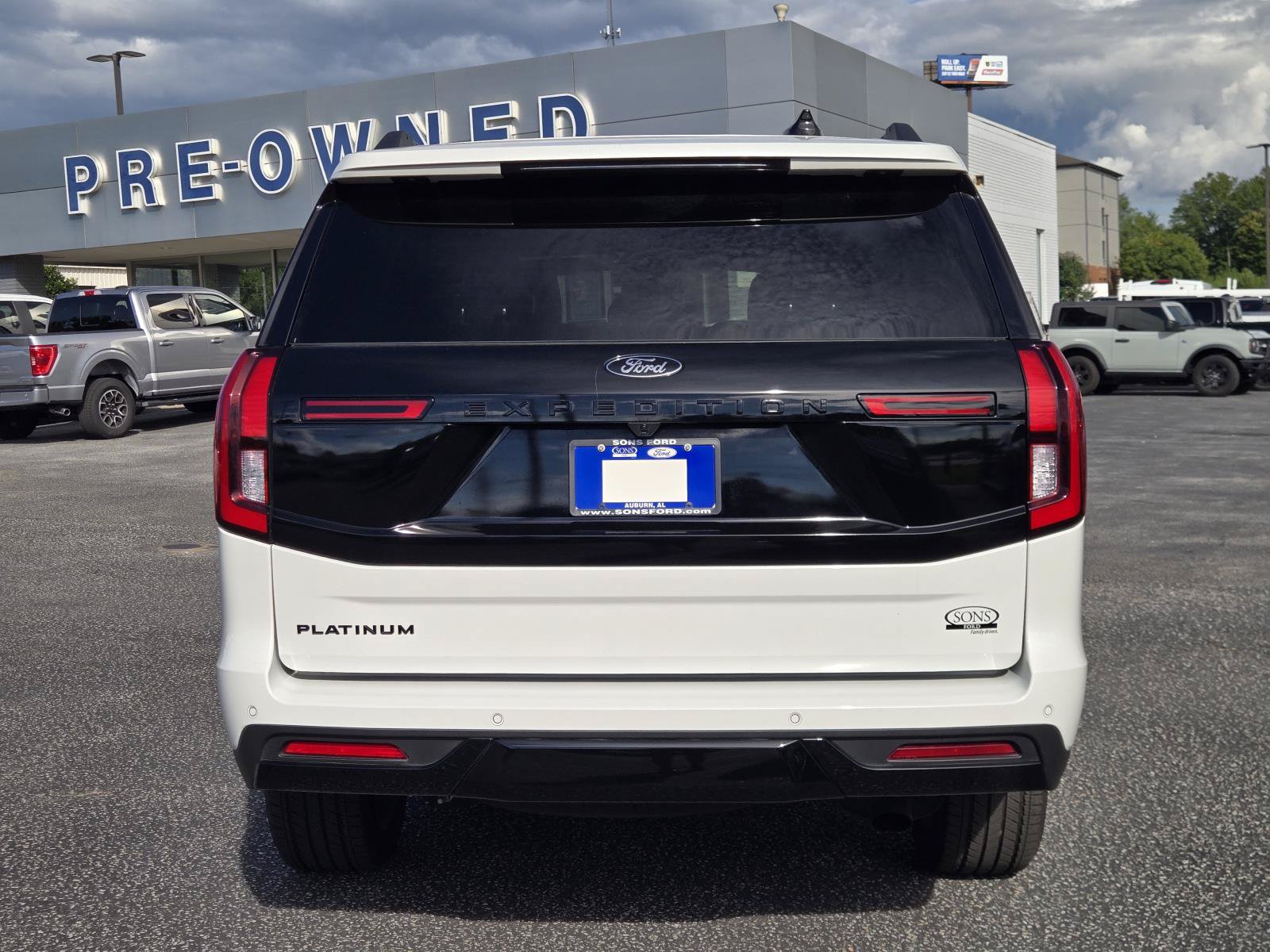 Used 2025 Ford Expedition Platinum w/ Stealth Performance Package AWD/4WD image 8