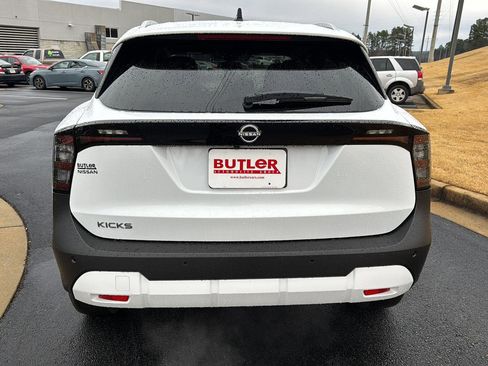 New 2026 Nissan Kicks SV w/ SV Premium Package image 4
