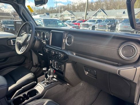 Used 2023 Jeep Wrangler Unlimited Sahara image 44