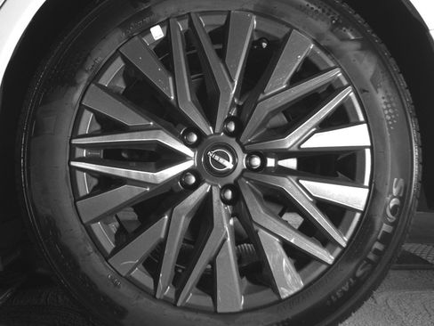 Used 2025 Nissan Altima 2.5 SV image 14